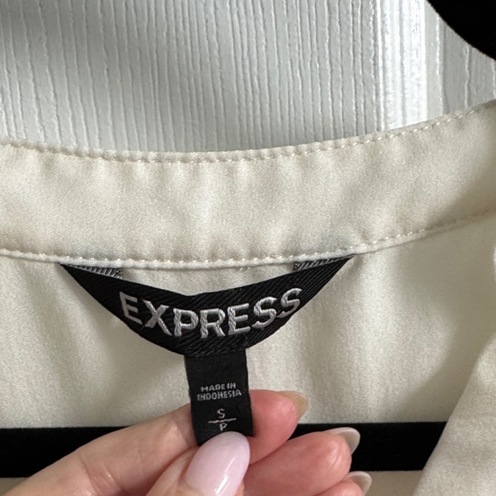 Express Women's Cream Button-Down Blouse - Picture 2 of 4